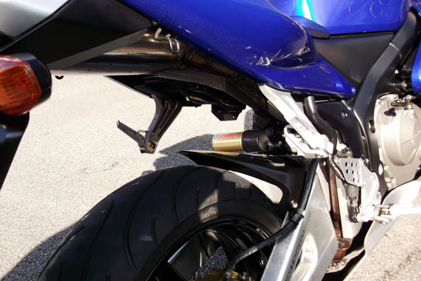 мойка мотоцикла Honda CBR600RR бесконтактным способом при помощи аппарата высокого давления Karcher и Итальянской пенной насадки для Karcher.  