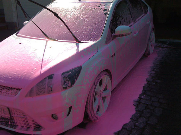 Как выглядит активная пена для мойки авто розового цвета